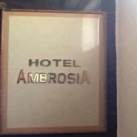 Hotel Ambrosia Kalyān Esterno foto