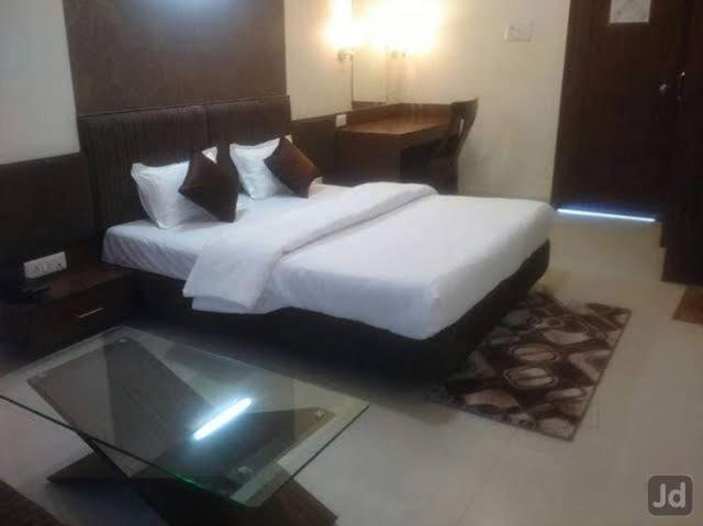 Hotel Ambrosia Kalyān Esterno foto